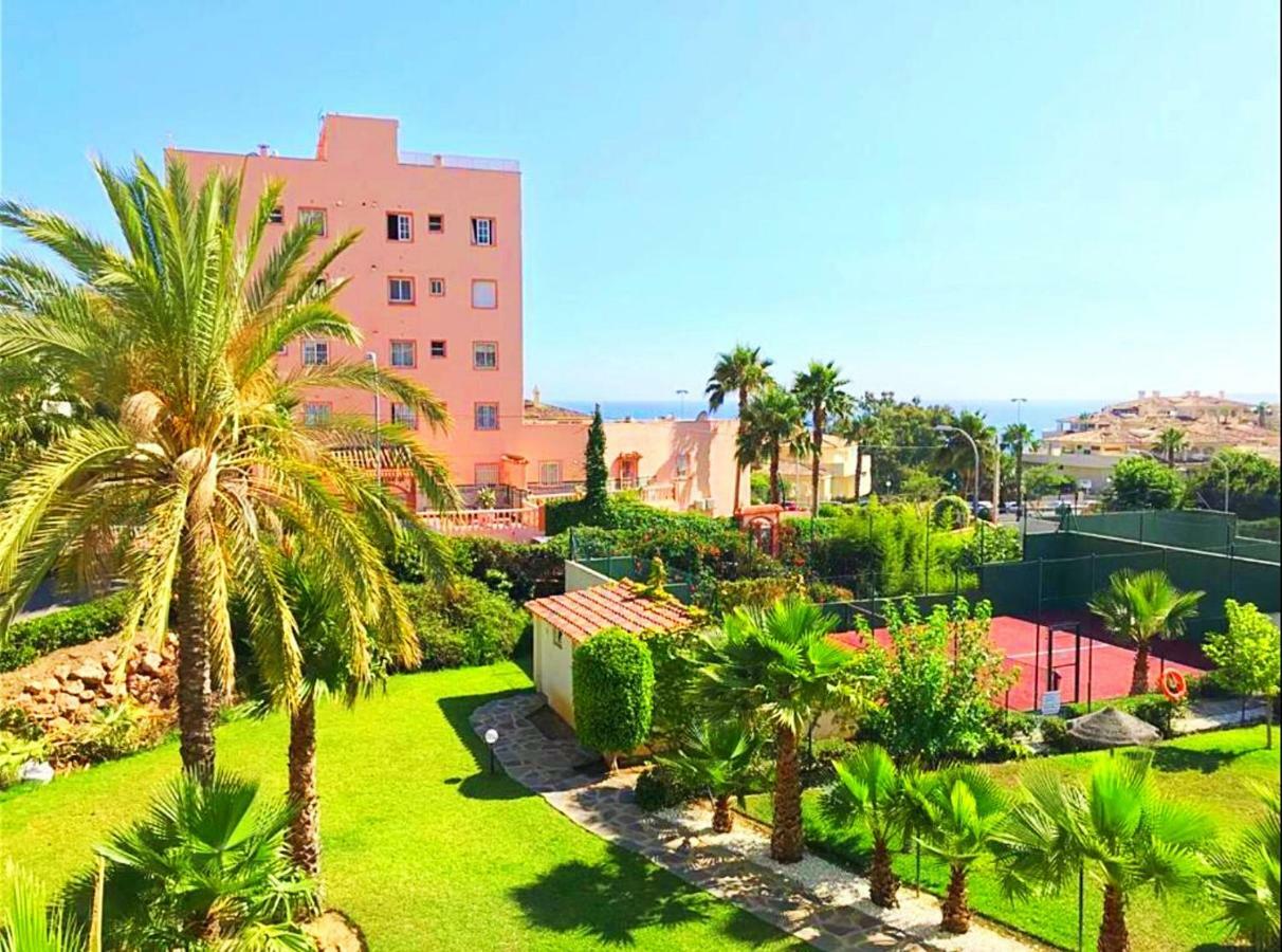 Seaview Apartment With Great Amenities & Facilities Benalmádena Exterior foto
